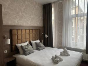 Giường trong phòng chung tại Aadam Wilhelmina Hotel