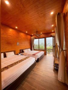 En eller flere senge i et værelse på Mai Chau Boutique Homestay