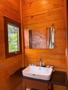 Et badeværelse på Mai Chau Boutique Homestay