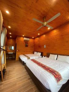 En eller flere senge i et værelse på Mai Chau Boutique Homestay