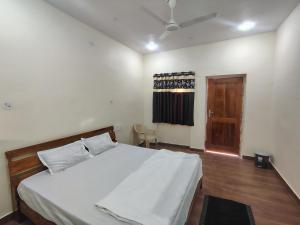 Giường trong phòng chung tại Marrion Blue - The Eco Paradise +4 ảnh