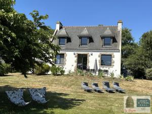 a house with chairs in front of it at Ty bayon in Belz