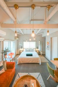 Postel nebo postele na pokoji v ubytování 846 apartment