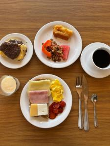 a table with plates of food and a cup of coffee at Maraga Bento in Maragogi