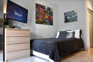 En eller flere senge i et værelse på Homeyfeel Stay Sea 1 - Modern studio next to the sea!