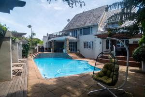 Swimmingpoolen hos eller tæt på Sylvan Close 3 Umhlanga Rocks
