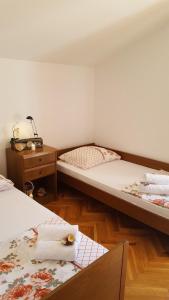 a room with two beds and a table with towels at Apartment Ana in Kali