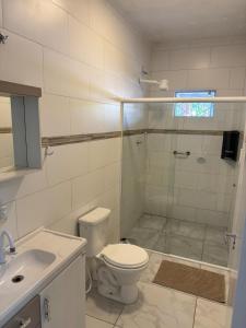 Koupelna v ubytování Casa 700m do mar Penha SC