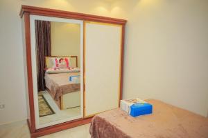 a mirror sitting on a table next to a bed at المحافظة in Kafr al Ishārah +1 photo