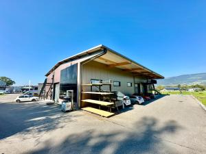 a building with a garage with cars parked in a parking lot at Monteurzimmer - Worker's accommodation - ZIMMERzuVERMIETEN in Deitingen Industriestrasse in Deitingen