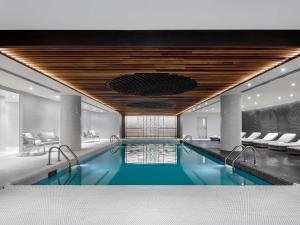 Hồ bơi trong/gần Fairmont The Queen Elizabeth