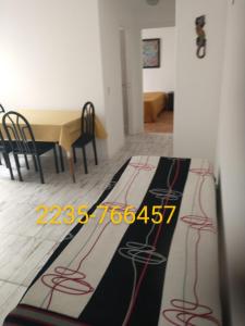 En eller flere senge i et værelse på Departamento 2 ambientes Plaza Colón