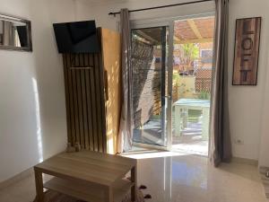 a living room with a wooden bench and a sliding glass door at casa kayla in Palm-Mar