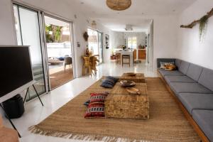 TV/trung tâm giải trí tại Tia Beach House - pool, beach and hamman