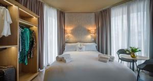 a bedroom with a large white bed and a window at Tresort Oil Glamping in Principina Terra