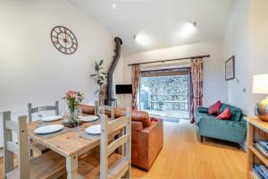 a living room with a table and a couch at 2 Bed in Farnham oc-t34459 in Farnham