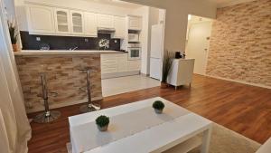 Køkken eller tekøkken på Cosy Place, Private Parking, 26 min to Paris + 2 billeder