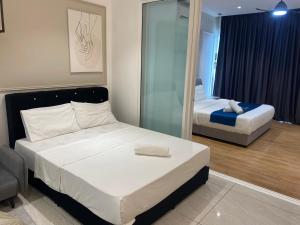 En eller flere senge i et værelse på Quill Residence Suites KLCC By Sara + 48 billeder