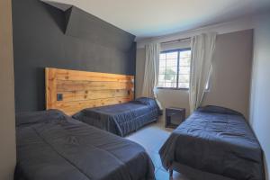 En eller flere senge i et værelse på AUREA HOTELES - Villa Carlos Paz