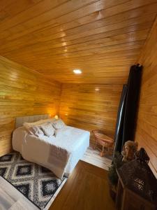 En eller flere senge i et værelse på Pousada Vila Felicita