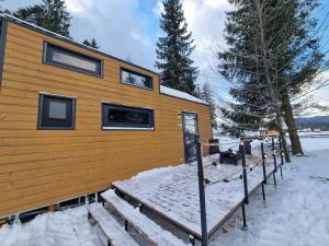 Zajazd Józef Tiny House om vinteren