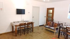 Et tv og/eller underholdning på All'Ombra di Santa Chiara, 140mq, 3 camere, Idromassaggio - Novità da MyAssisiSuite - Mówimy po polsku