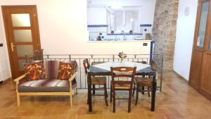 Køkken eller tekøkken på All'Ombra di Santa Chiara, 140mq, 3 camere, Idromassaggio - Novità da MyAssisiSuite - Mówimy po polsku