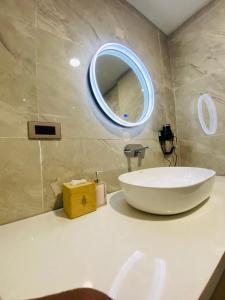 Et badeværelse på Hotel P4 City Center Jabalpur