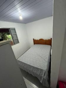 En eller flere senge i et værelse på Chácara Ouro de Mina