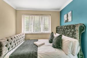 Postel nebo postele na pokoji v ubytování Surrey 4 5bd Home Ideal for Families Groups Sleep8 + 1 fotografie