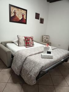 En eller flere senge i et værelse på Locazione turistica via Aurelio Saffi 5