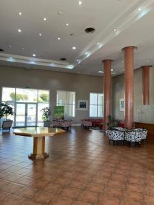 Et tv og/eller underholdning på Howard Johnson Rio Ceballos Hotel y Casino