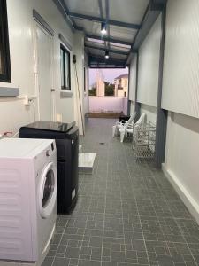 a laundry room with a washer and dryer at Alayah บ้านเดี่ยวสองชั้น ธาดาดิโอเอซิส in Ban Krok Khi Nu