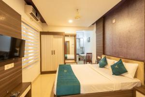 Et tv og/eller underholdning på Daan Ambalath Maple Leaves