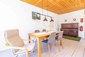 a dining room with a table and chairs and a piano at VAR950-Hagfors-Knoaende-13 in Hagfors