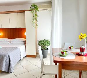 Giường trong phòng chung tại Residence I Girasoli +39 ảnh