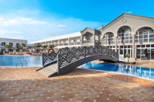 Swimmingpoolen hos eller tæt på Coral Cotillo Beach