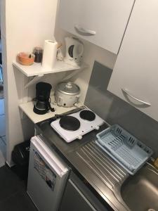 a kitchen counter with a stove and a sink at lagon studio ermitage in Saint-Paul
