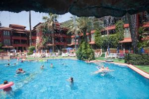Bazén v ubytování Grand Aquarium nebo v jeho okolí