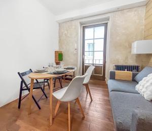 a living room with a table and a couch at Douceur de Vivre à Vichy, T1B, Cosy& Lumineux, 4p in Vichy +13 photos