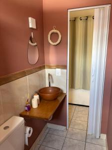 Et badeværelse på Suites Premium Jacarey, Fortaleza