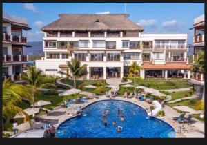 Swimmingpoolen hos eller tæt på Puerto Escondido, 2 Bedroom Ocean View Condo