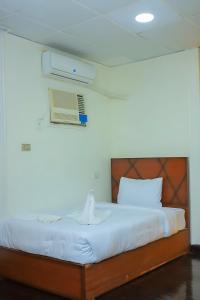 Giường trong phòng chung tại Kings Palace +61 ảnh