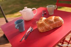 Možnosti snídaně pro hosty v ubytování Gîte du Puy Charrier, Proche Puy duFou, Classé 3 étoiles, Plan d'eau privé + 11 fotografií