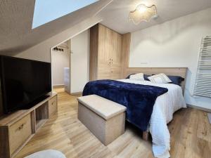 En eller flere senge i et værelse på Studio Ondine