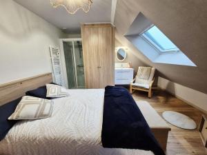 En eller flere senge i et værelse på Studio Ondine