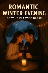 een man en een vrouw aan een tafel met wijnglazen bij Schlafen im Weinfass in Ipsheim