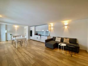 een woonkamer met een bank en een tafel bij Furnished Living Room in Günsberg Solothurn in Günsberg  