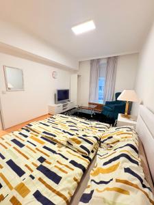 a bedroom with a large bed in a room at Beenie 19 in Linz