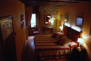 a bedroom with a bed with two pillows on it at Casa Rural Dauden 3 Habitaciones in Cantavieja